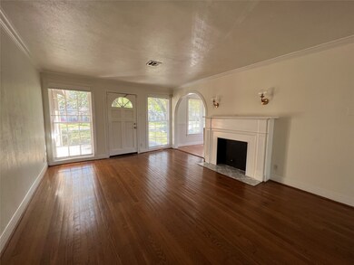 802 W 32nd St, Houston, TX 77018 - photo 2