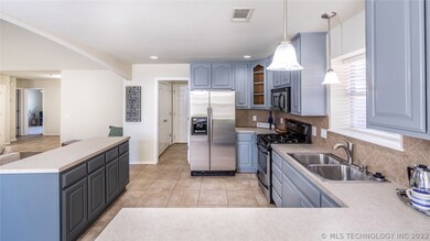 1909 E Queens St, Broken Arrow, OK 74012 - photo 5