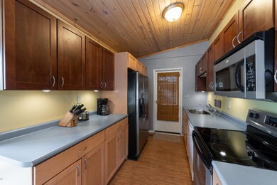 02_310NBerrienst_177001_Kitchen_HiRes