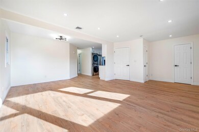 50 Mahland Place unit 2nd Floor, Oceanside, NY 11572 - photo 3