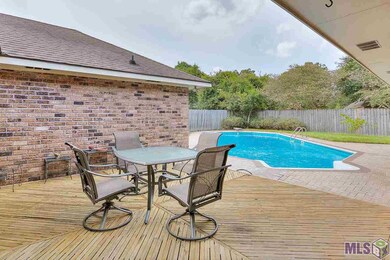 Enjoy relaxing   and entertaining by the pool!