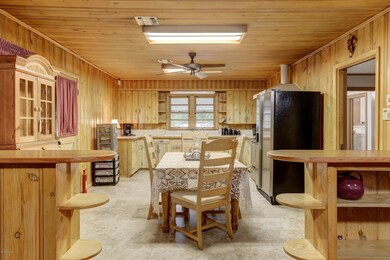 open dining/kitchen