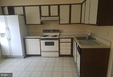 2529 Ebony Rd, Parkville, MD 21234 - photo 4