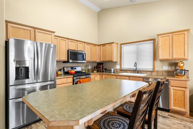 20554 Conifer Ave, Bend, OR 97702 - photo 4