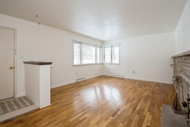 02_2766WGardenLane_1_LivingRoom_LowRes