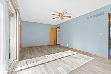 1177 Oakview Dr, Columbus Junction, IA 52738 - photo 7