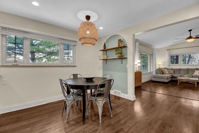 Kitchen eating area