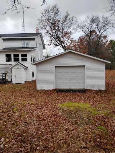 10302 S Grayling Rd, Roscommon, MI 48653 - photo 2