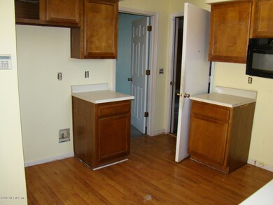 7833 Duckwood Ln, Jacksonville, FL 32210 - photo 3