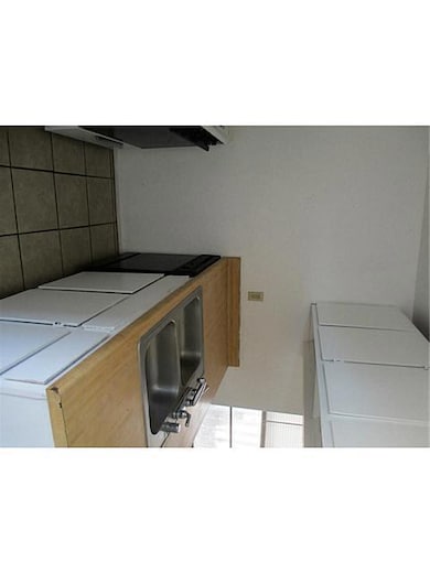 10532 Shannon Place unit C, El Paso, TX 79925 - photo 6