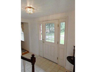 Entry/Foyer.