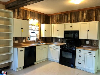 1604 Anthony St, Gainesville, TX 76240 - photo 6