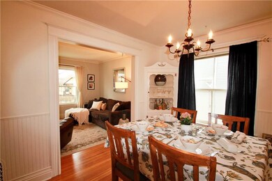 Note molding and wainscoting!