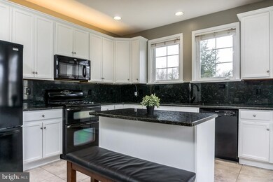 13969 Gullane Dr unit 125, Woodbridge, VA 22191 - photo 4