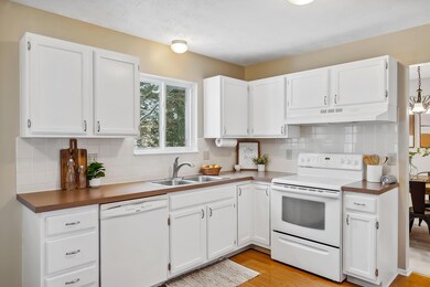 8-web-or-mls-3199 Banting St (interiors)