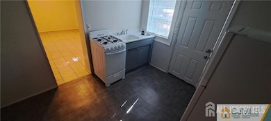 75 Redwood Ave unit Back, Edison, NJ 08817 - photo 2
