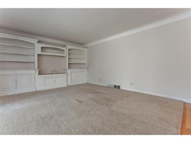 425 Red Fox Rd SE, Cedar Rapids, IA 52403 - photo 4