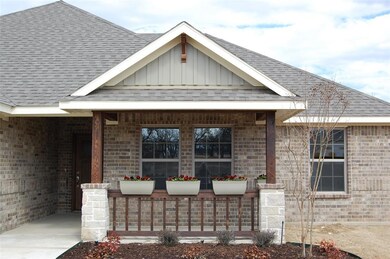 929 E 5th St, Springtown, TX 76082 - photo 3