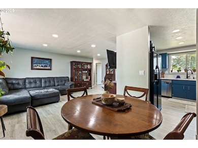 337 S Grove Ln, Sutherlin, OR 97479 - photo 7