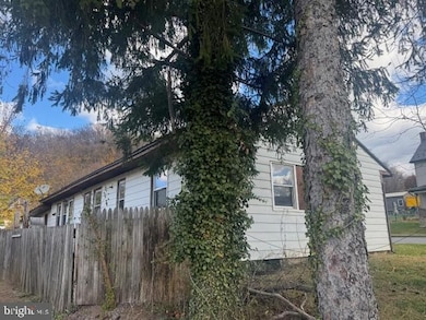 300 Locust St, Burnham, PA 17009 - photo 4