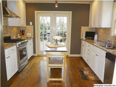 Pretty kitchen! Stainless steel appliances, includ