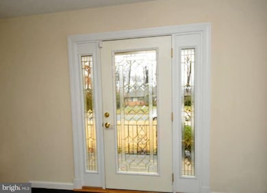 7118 Park Terrace Dr, Alexandria, VA 22307 - photo 2