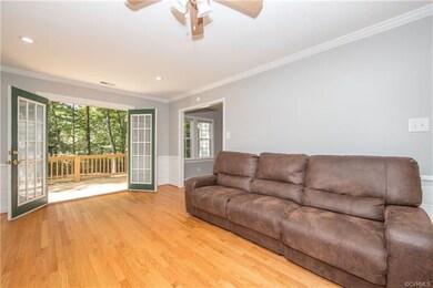 Crown molding and ceiling fan!