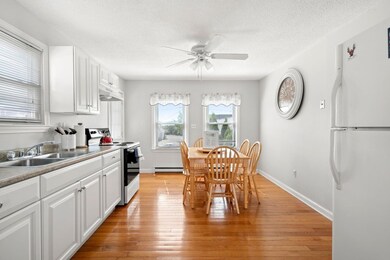 8 Commonwealth Ave unit 2, Salisbury, MA 01952 - photo 4