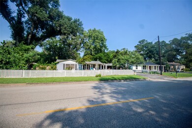 410 Baker Dr, Tomball, TX 77375 - photo 2