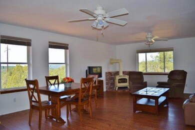 Eat-In Kitchen & Family Room (2)