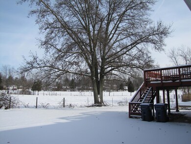 8108 Rosswood Ct, Louisville, KY 40291 - photo 3