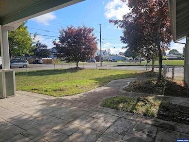 183 E Dodge St, Lebanon, OR 97355 - photo 2