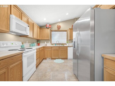 1027 Mount View Ln, Molalla, OR 97038 - photo 7