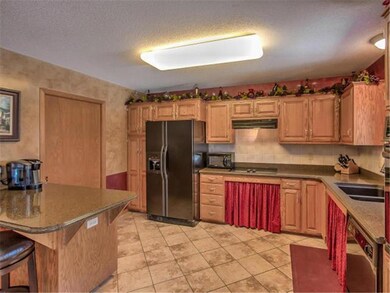 Kitchen with center island