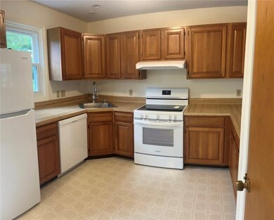 84 Quannacut Rd unit B, Westerly, RI 02891 - photo 5
