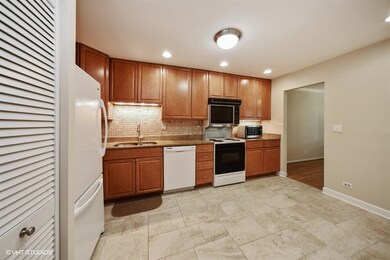(15x10) - updated in 2016, this roomy kitchen offe