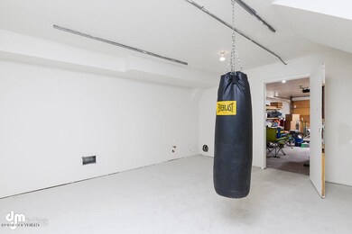 Garage-20191101-DW-0700-SMALL