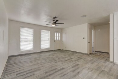 005_Living Room