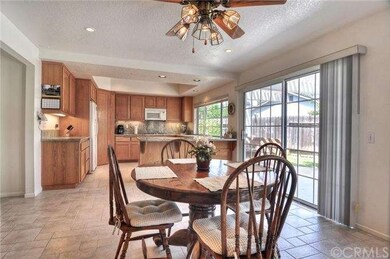 Completely remodeled and gorgeous kitchen! Super o