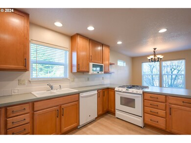 21332 Sayre Dr NE, Aurora, OR 97002 - photo 4