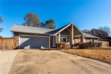 2811 W Parkwood Dr, Rogers, AR 72756 - photo 2
