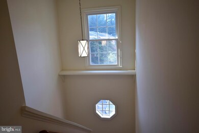 2922 Waterford Ct, Vienna, VA 22181 - photo 3