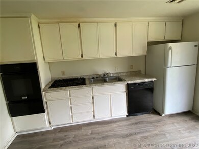 5047 S 30th West Ave, Tulsa, OK 74107 - photo 6