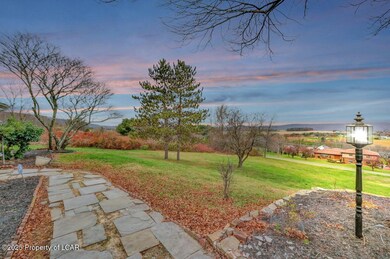 640 W Foothills Dr, Sugarloaf, PA 18249 - photo 4