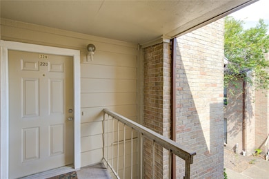 2120 Wilcrest Dr unit 220, Houston, TX 77042 - photo 7