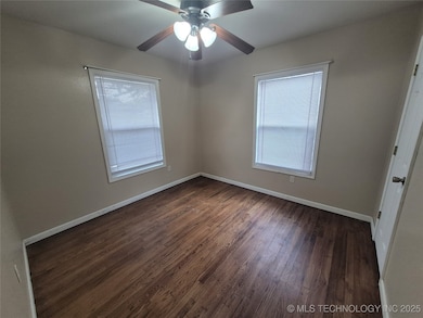 319 N Hogan St, Pryor, OK 74361 - photo 6