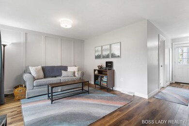 21-web-or-mls-859 Coldbrook St NE, Grand