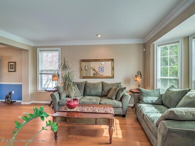 004_LIVING ROOM
