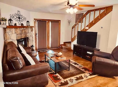 3042 Crestview Ct, Sevierville, TN 37862 - photo 4