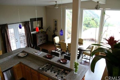 Kitchen bar/dining area 